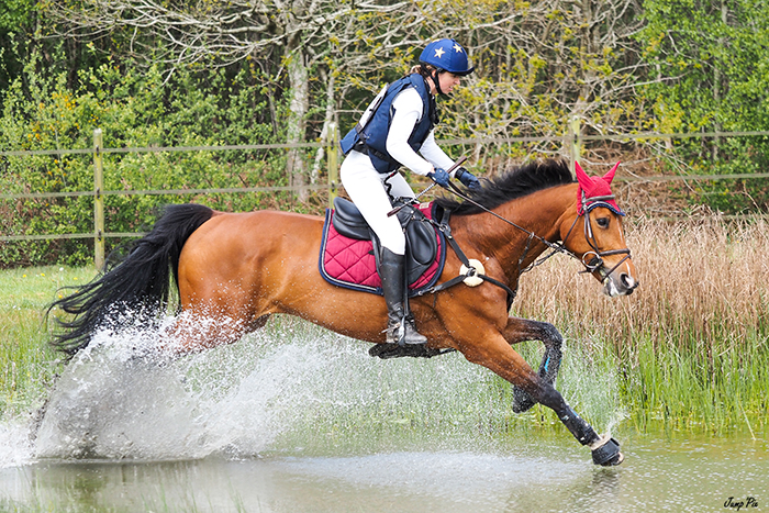 Course d'une cavalière à l'Equipôle