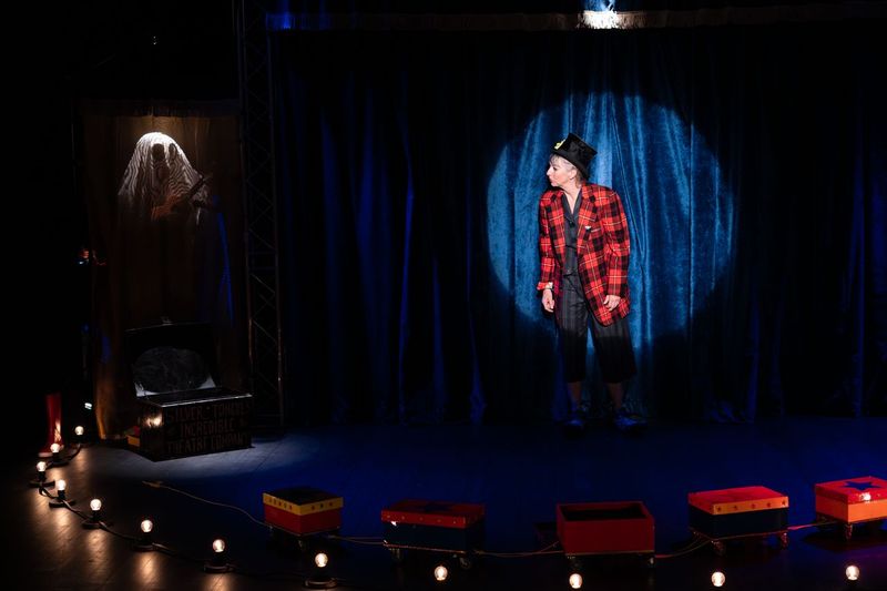La Belle Saison 26-27 - Shoe and Shoes